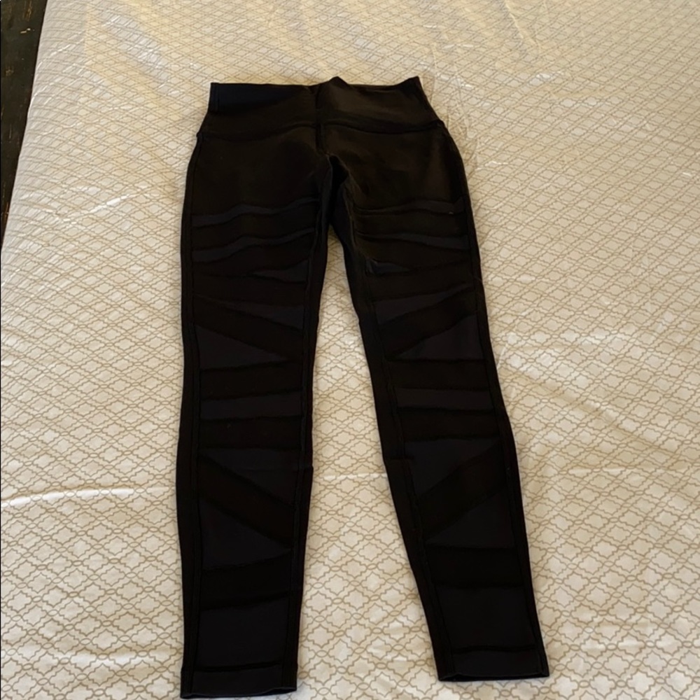 Lululemon Mesh Striped Black Leggings (sz 6)